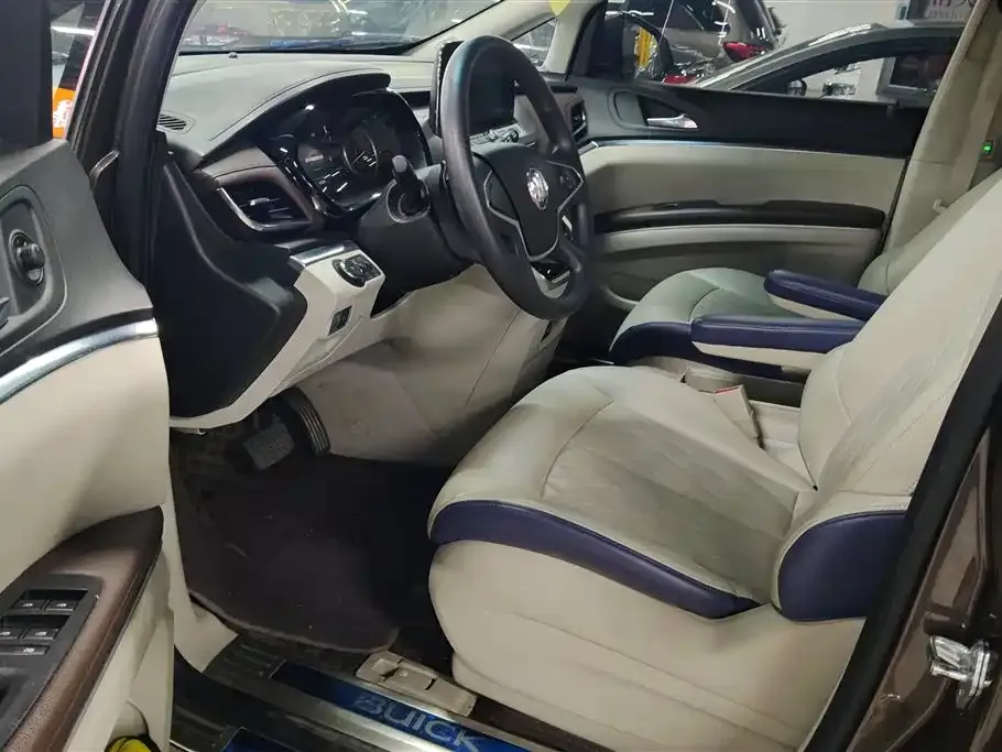 Buick GL8 2023 из CN, фото 10