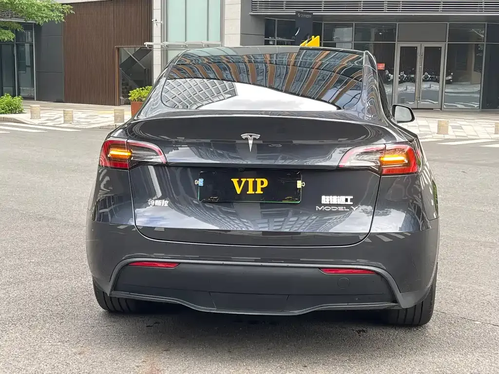 Tesla Model Y — фото 4