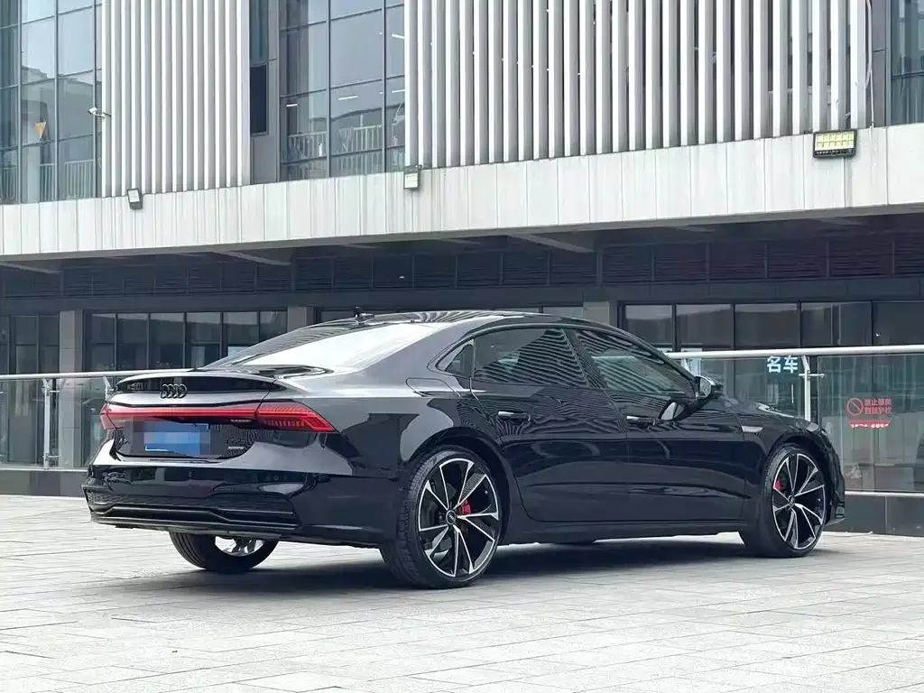 Audi A7L — фото 2