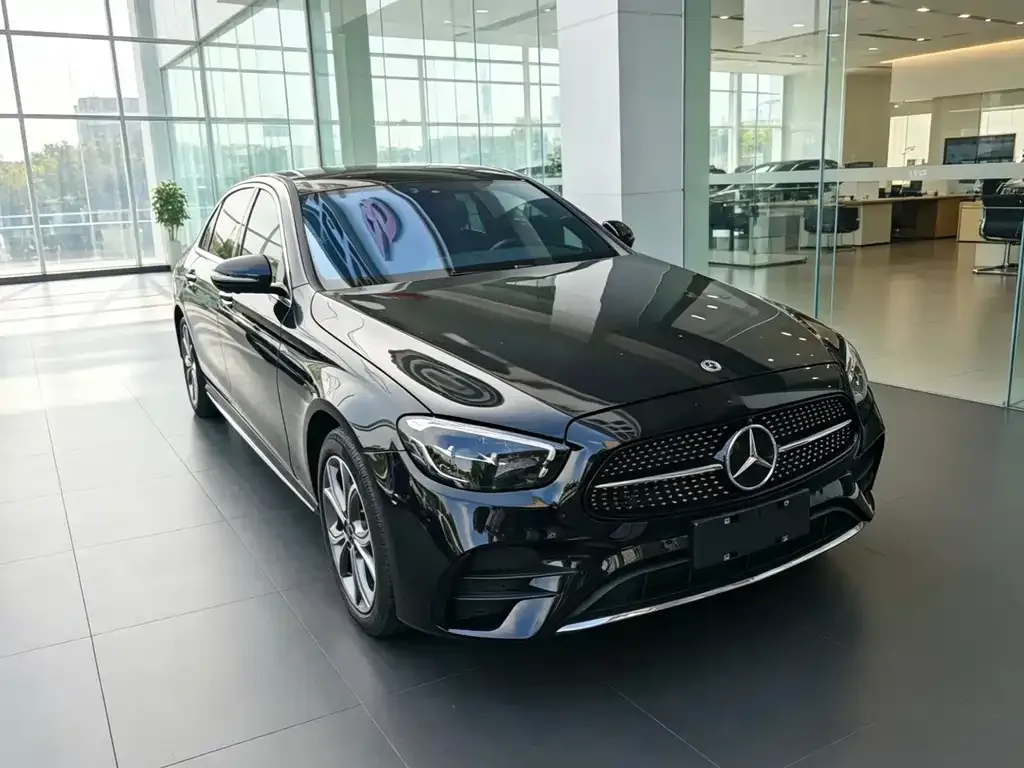 Mercedes-Benz E-Class — фото 1
