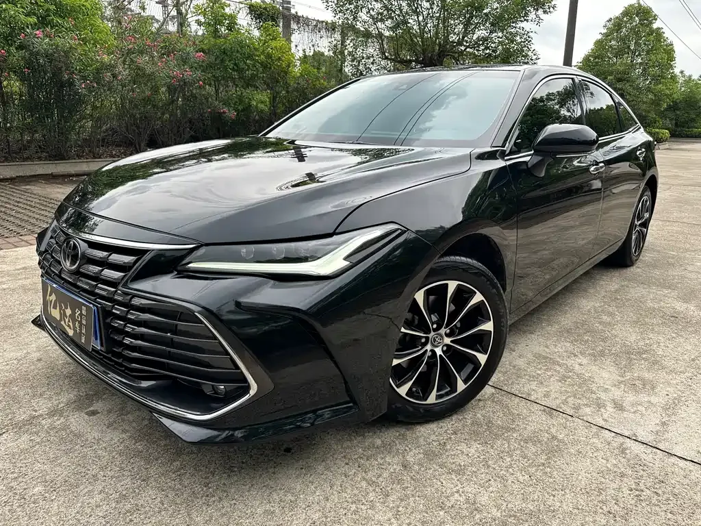 Toyota Avalon — фото 1