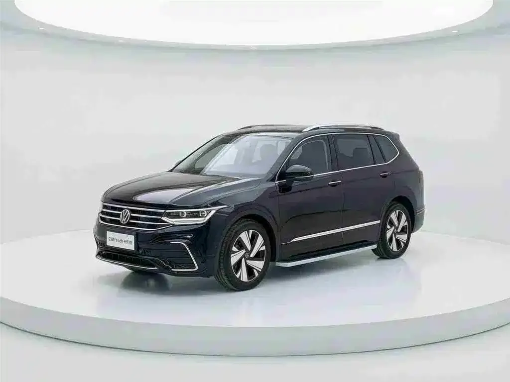 Volkswagen Tiguan L — фото 1