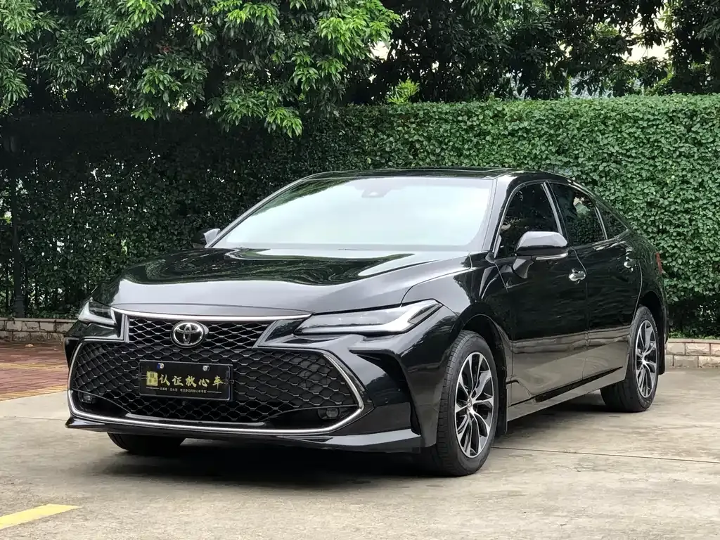 Toyota Avalon — фото 1
