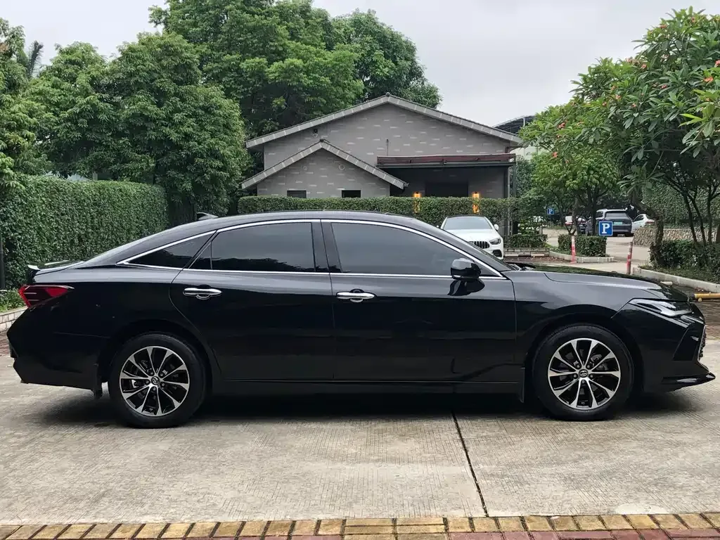 Toyota Avalon — фото 10