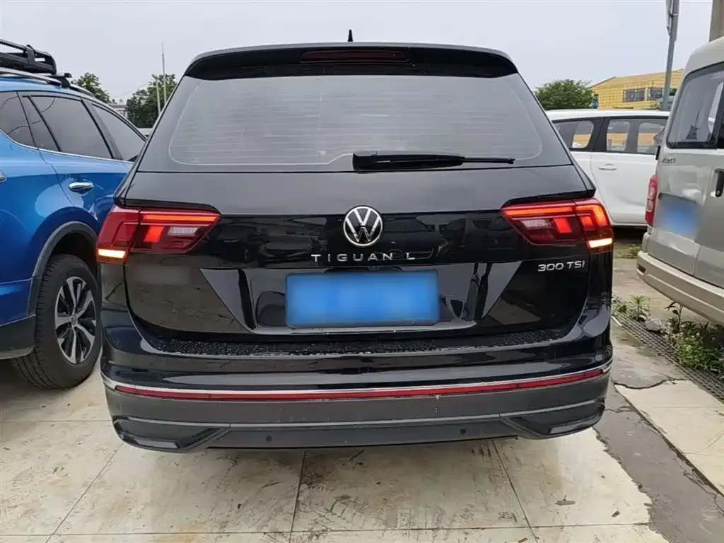 Volkswagen Tiguan L — фото 10