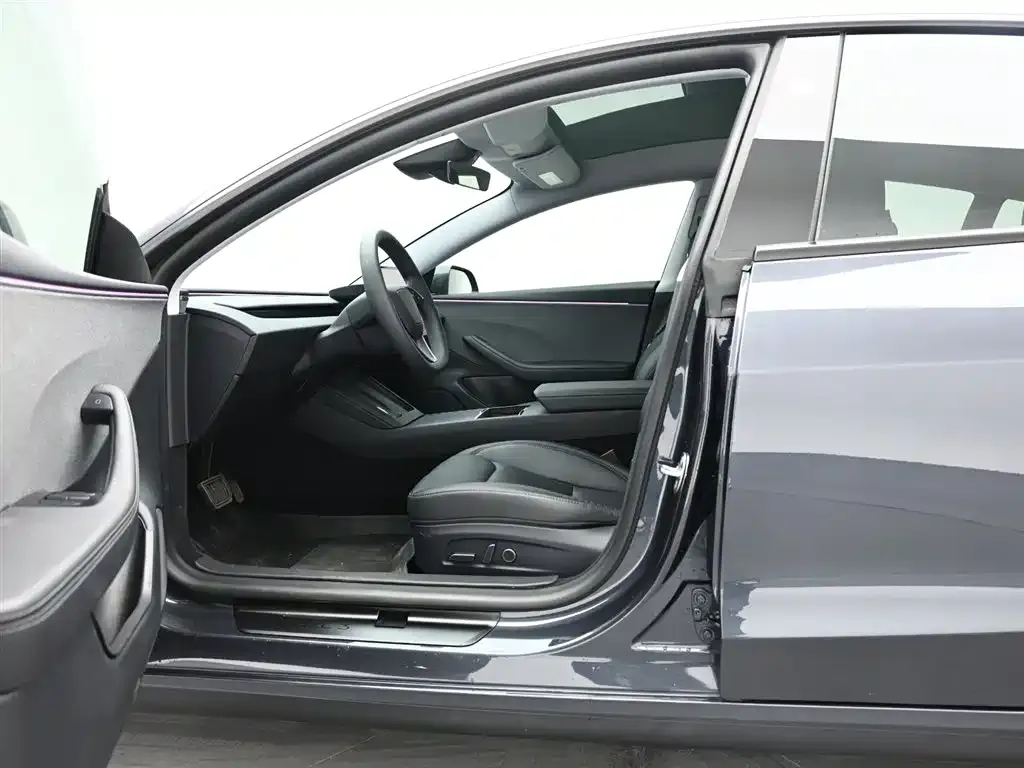 Tesla Model 3 — фото 9