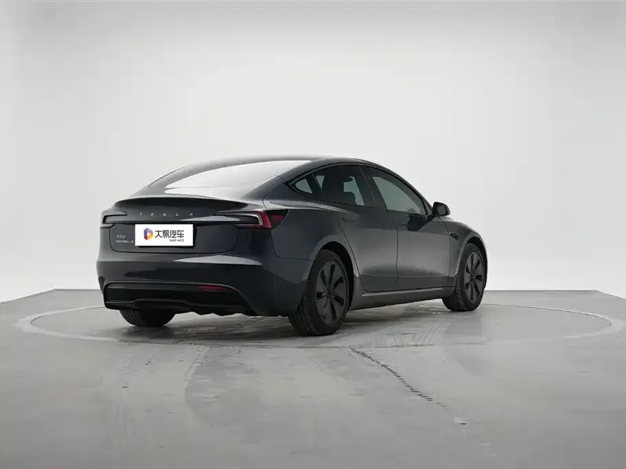 Tesla Model 3 — фото 3