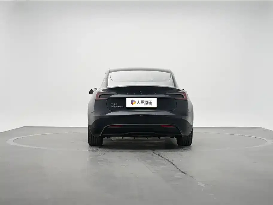 Tesla Model 3 — фото 10