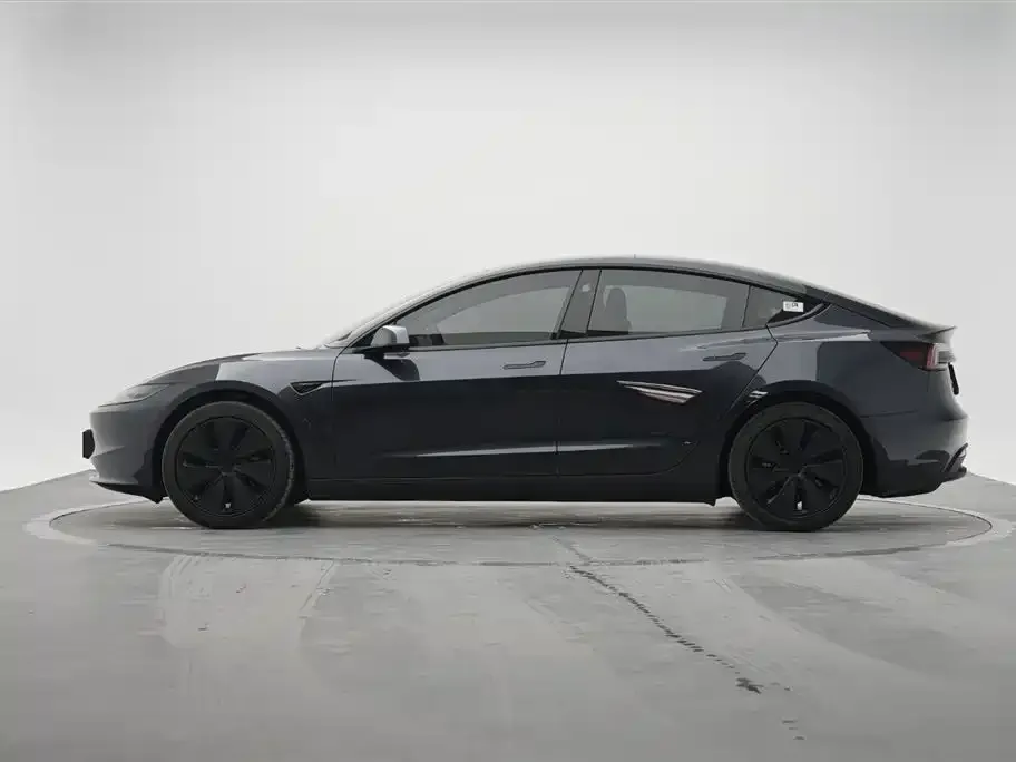 Tesla Model 3 — фото 6