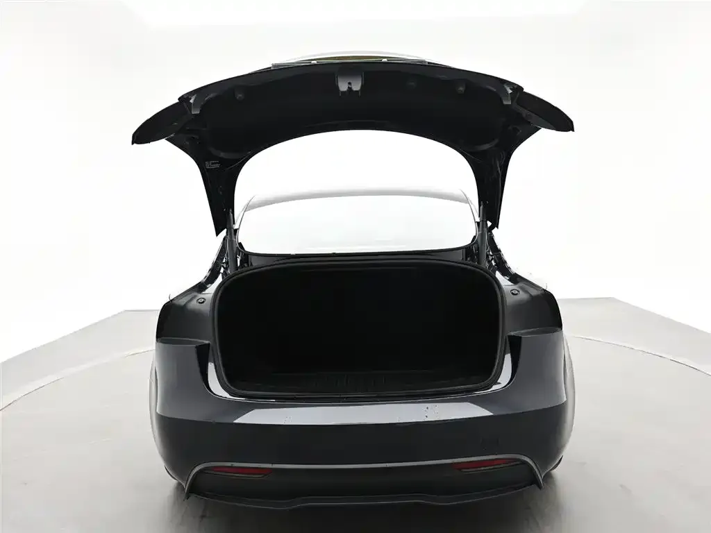 Tesla Model 3 — фото 4