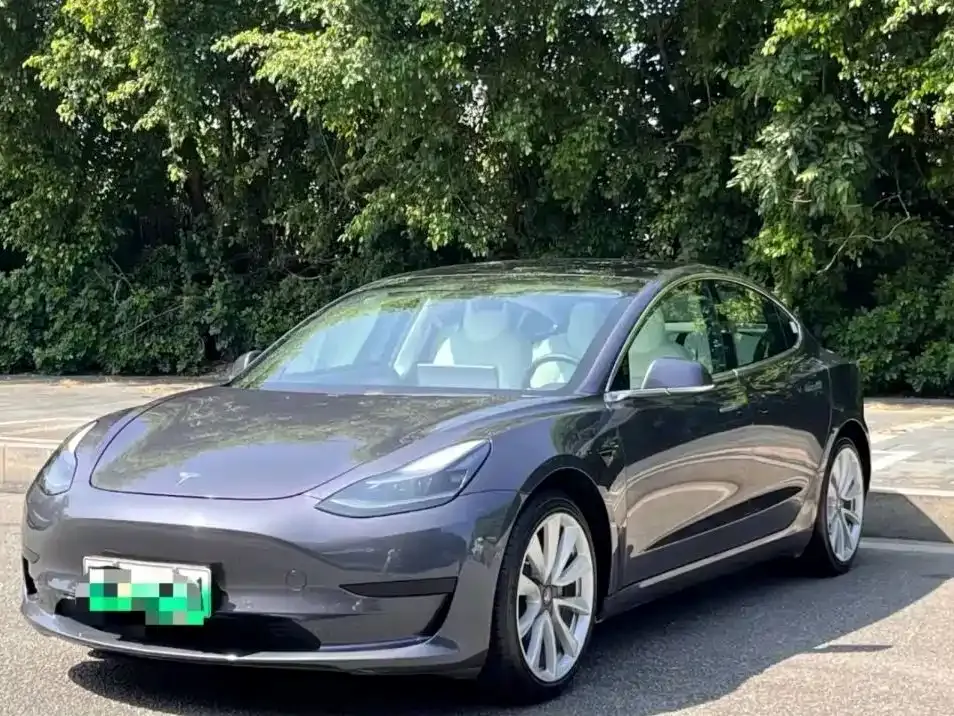 Tesla Model 3 — фото 1
