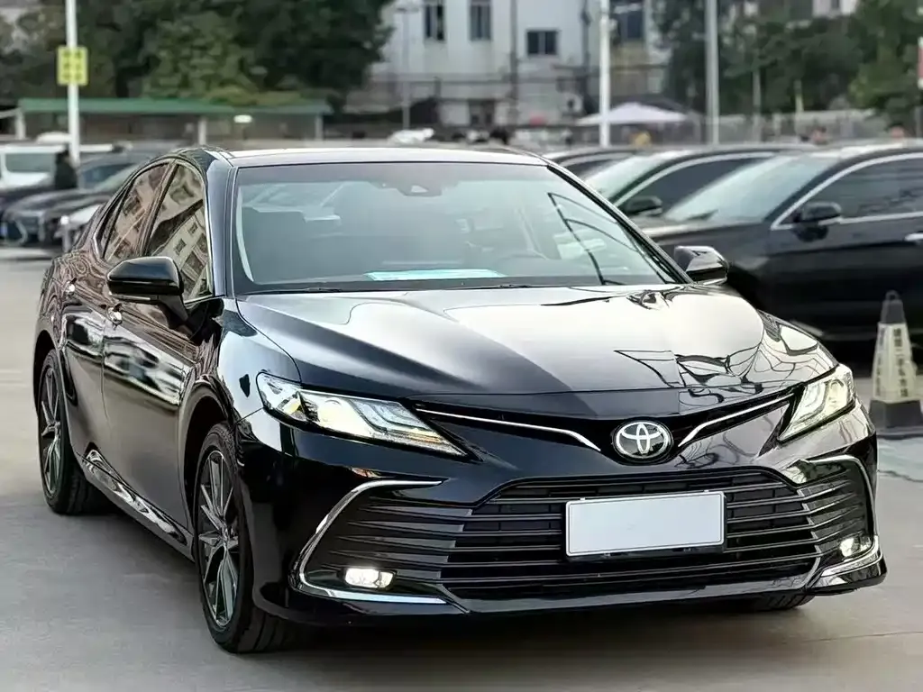 Toyota Camry — фото 2