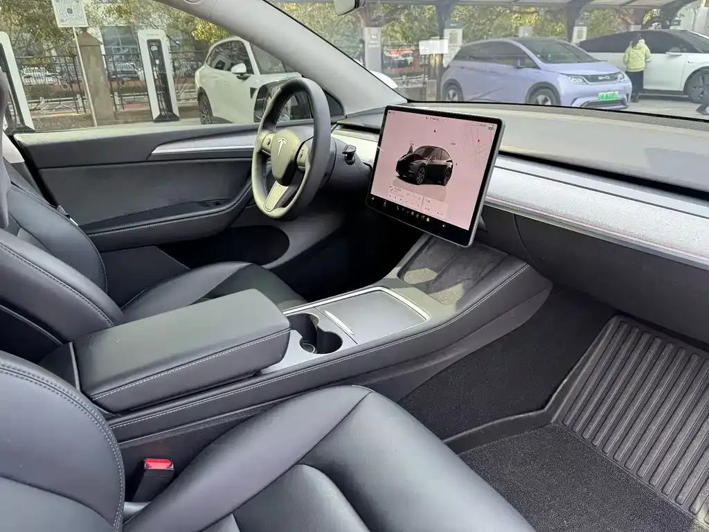 Tesla Model Y — фото 4