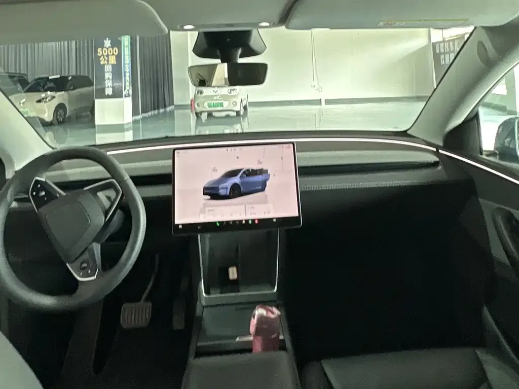 Tesla Model Y — фото 9