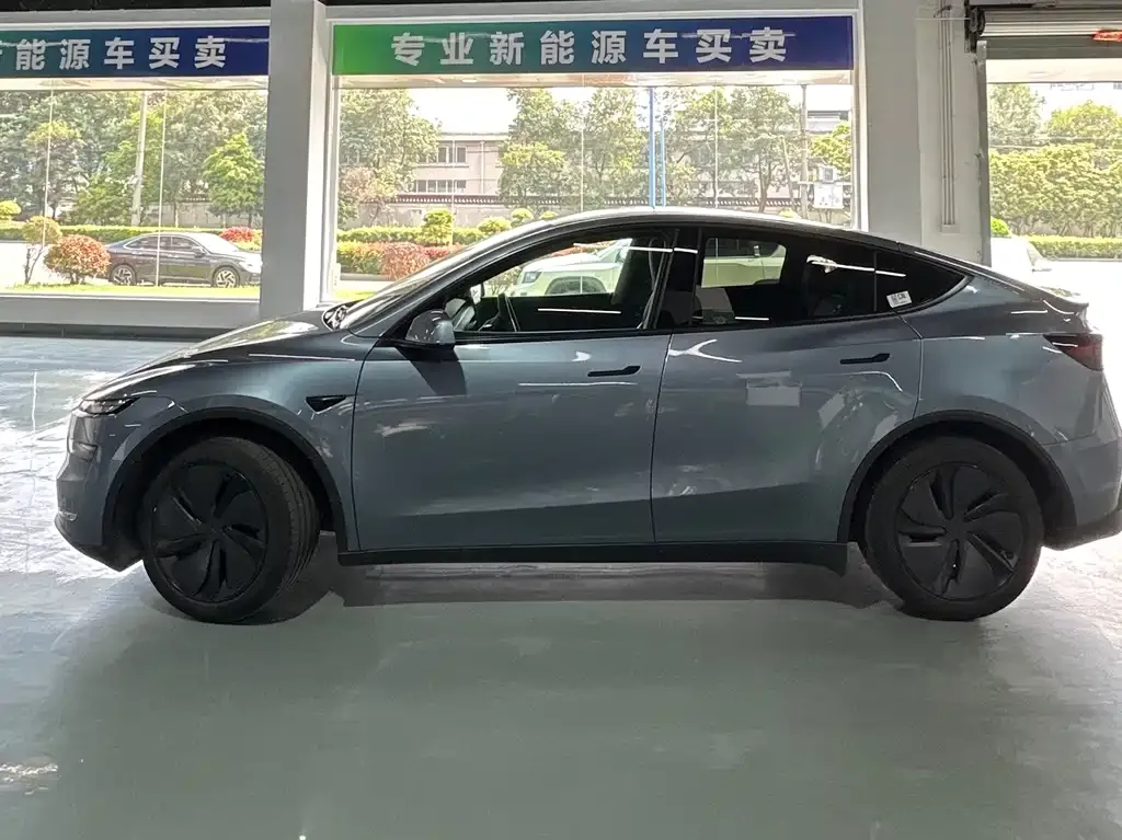 Tesla Model Y — фото 7