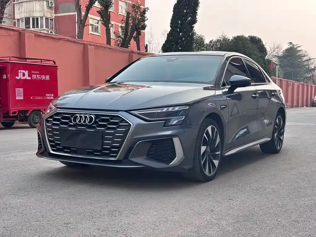 Audi A3 — фото 1