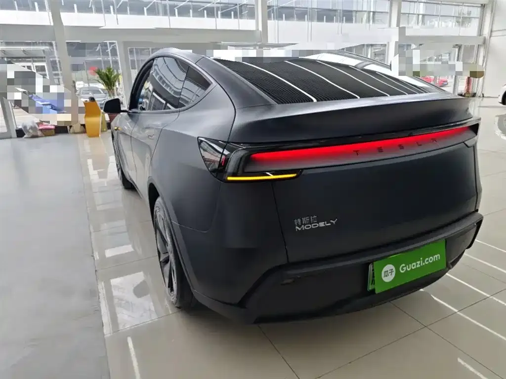 Tesla Model Y — фото 10