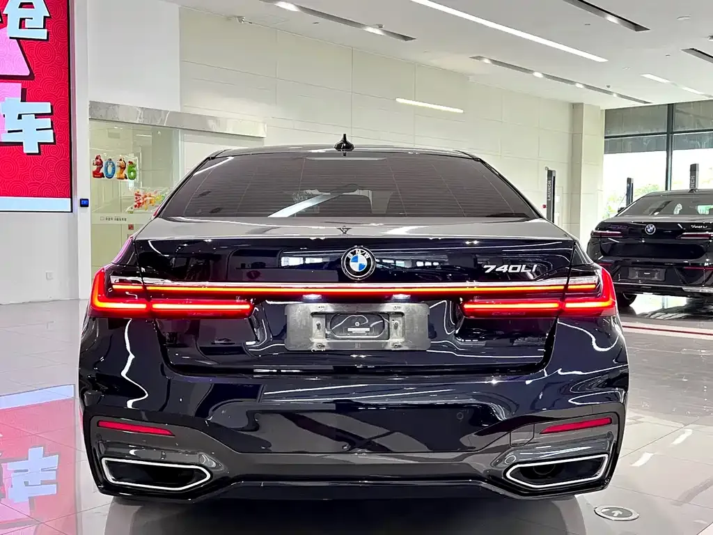 BMW 7 Series — фото 9
