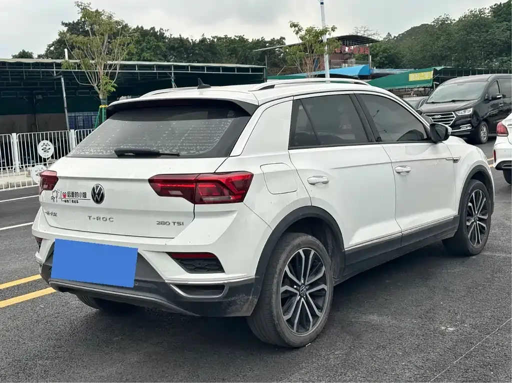Volkswagen T-Roc — фото 9