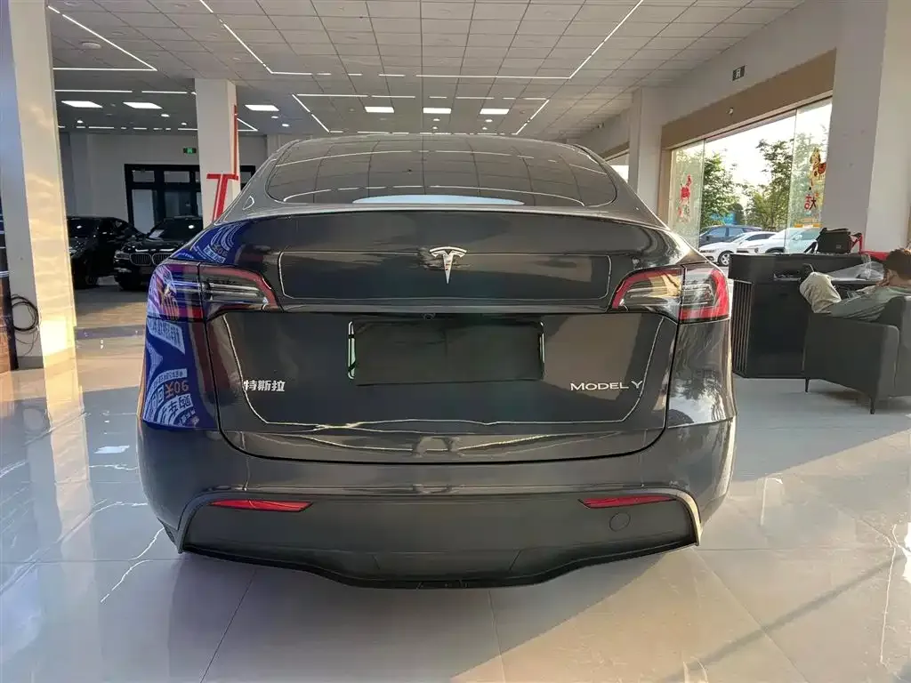 Tesla Model Y — фото 7