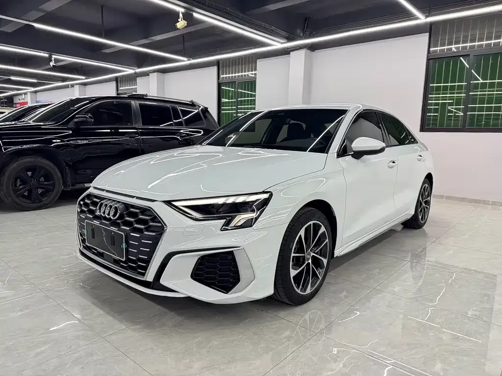 Audi A3 — фото 1