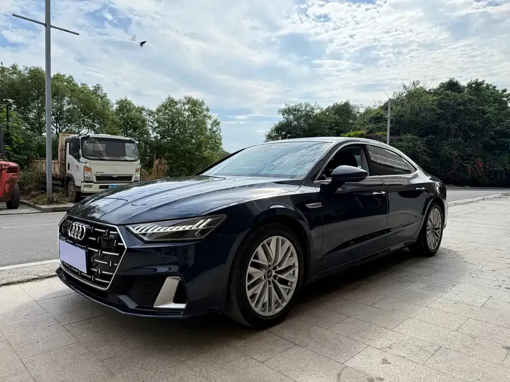 Audi A7L — фото 1