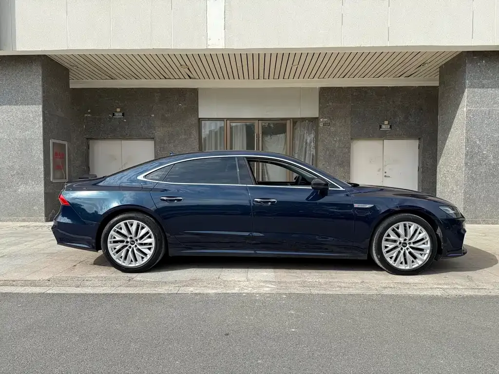 Audi A7L — фото 10
