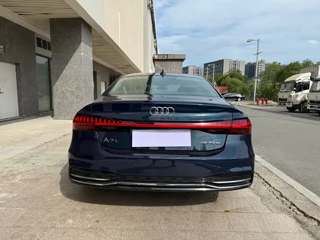 Audi A7L — фото 2