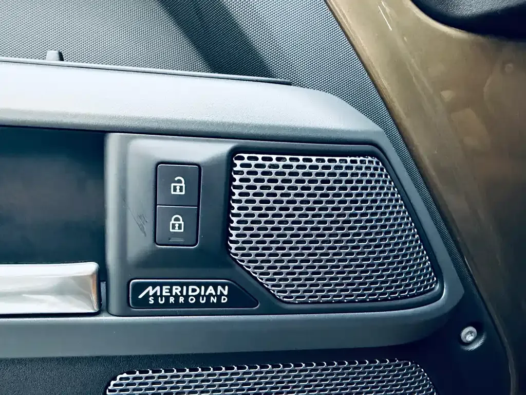 Land Rover Defender — фото 9