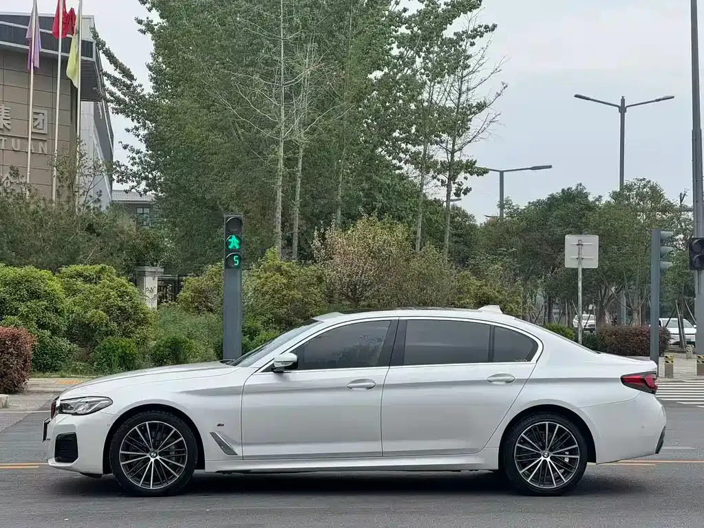 BMW 5 Series — фото 4