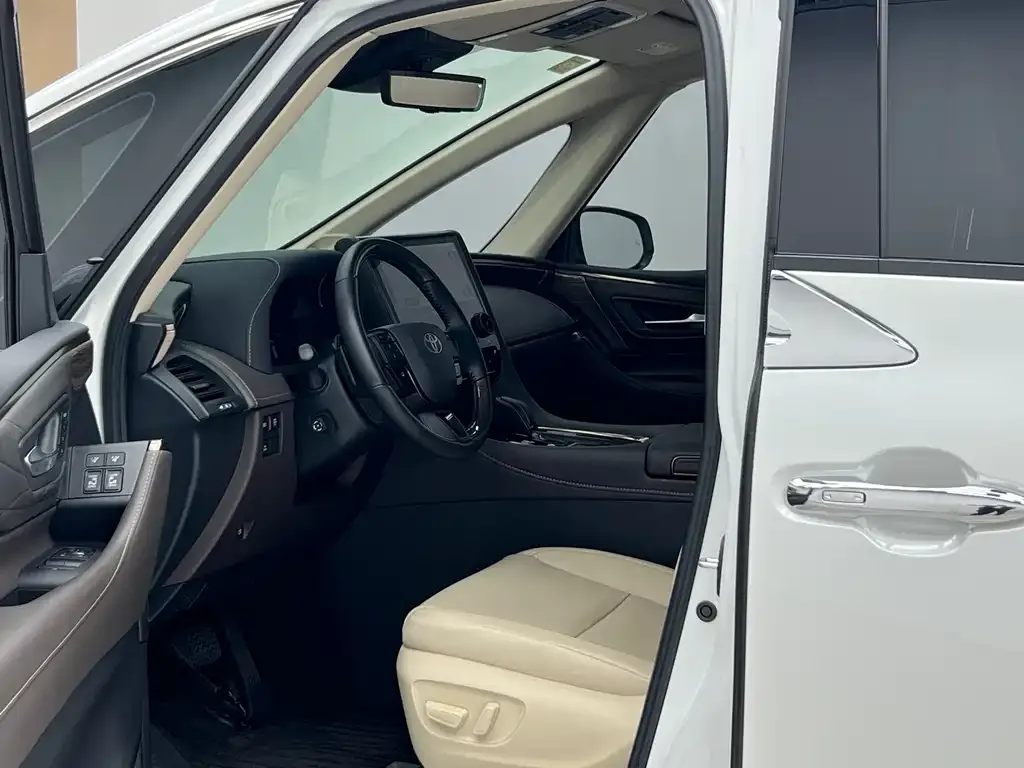 Toyota Alphard — фото 4