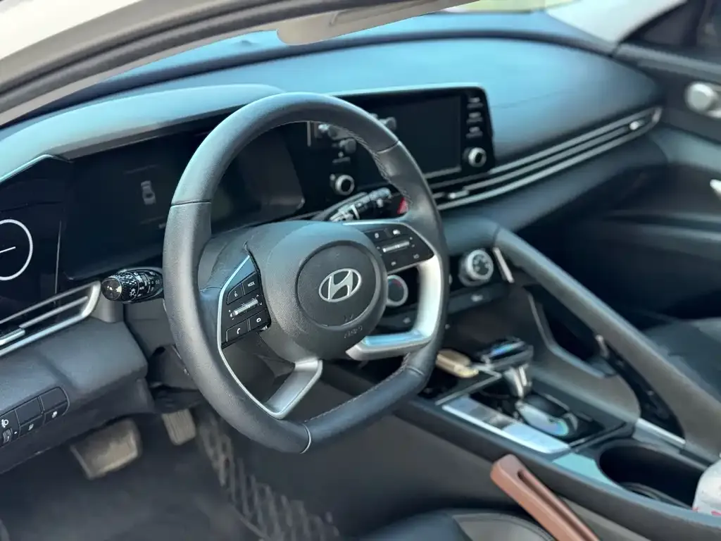 Hyundai Elantra — фото 9