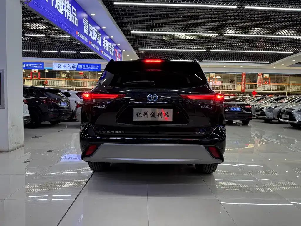 Toyota Highlander — фото 10