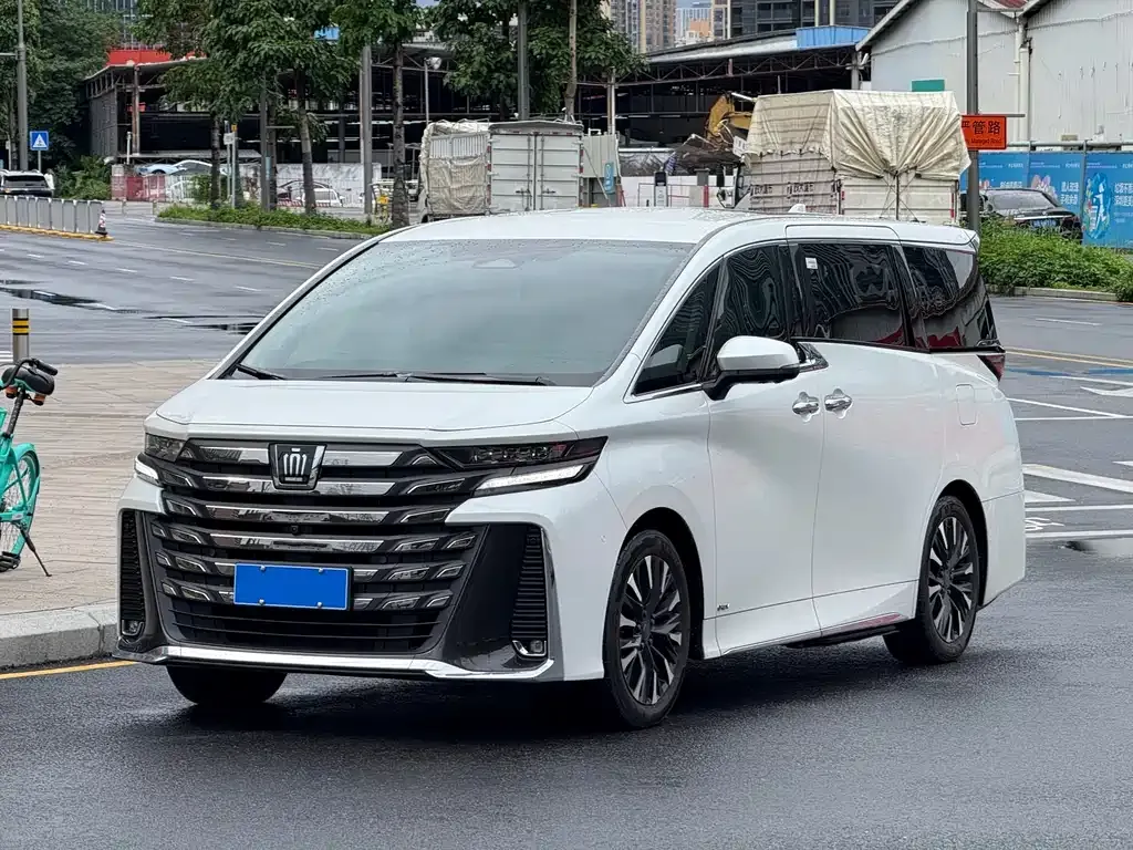 Toyota Vellfire — фото 1