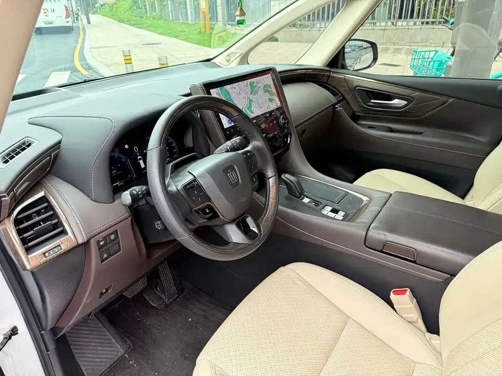 Toyota Vellfire — фото 2