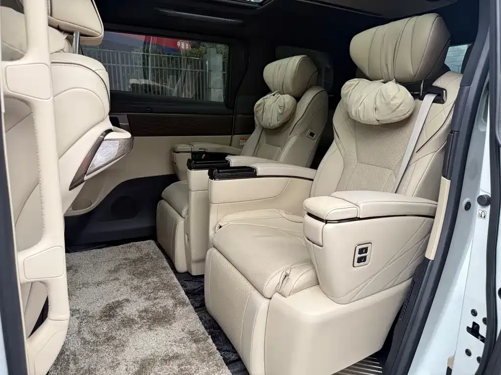 Toyota Vellfire — фото 8