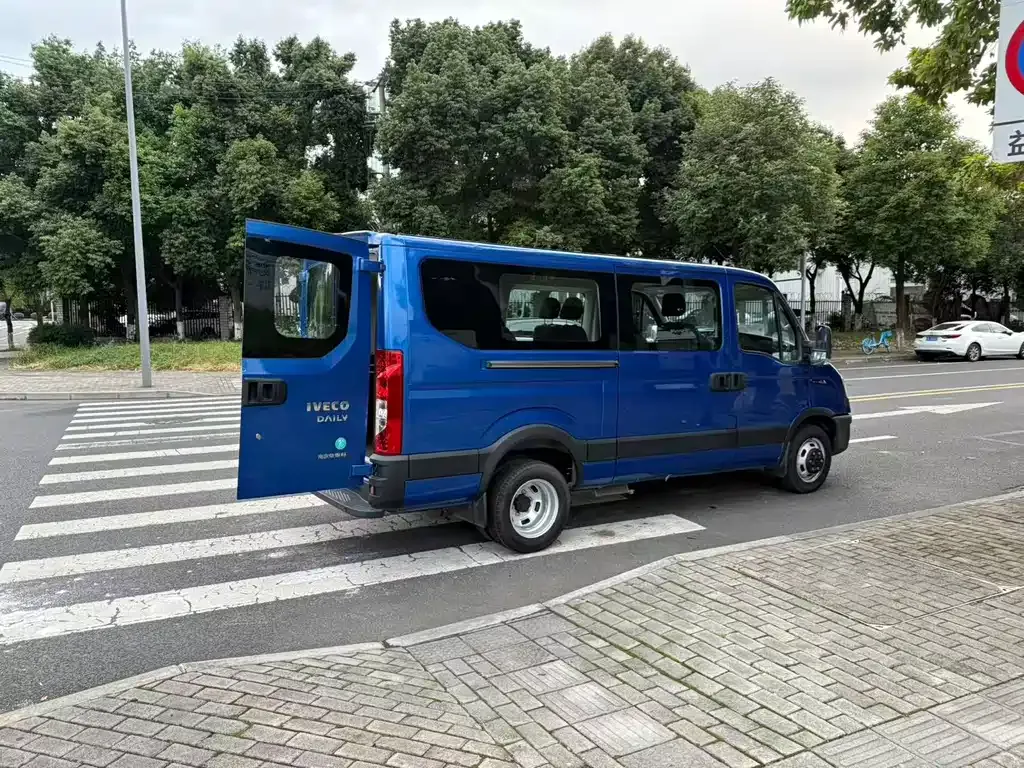IVECO Ousheng 2023 из CN, фото 5
