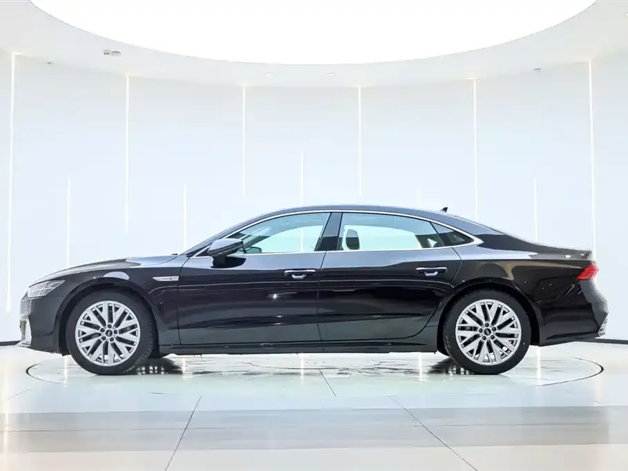 Audi A7L — фото 9