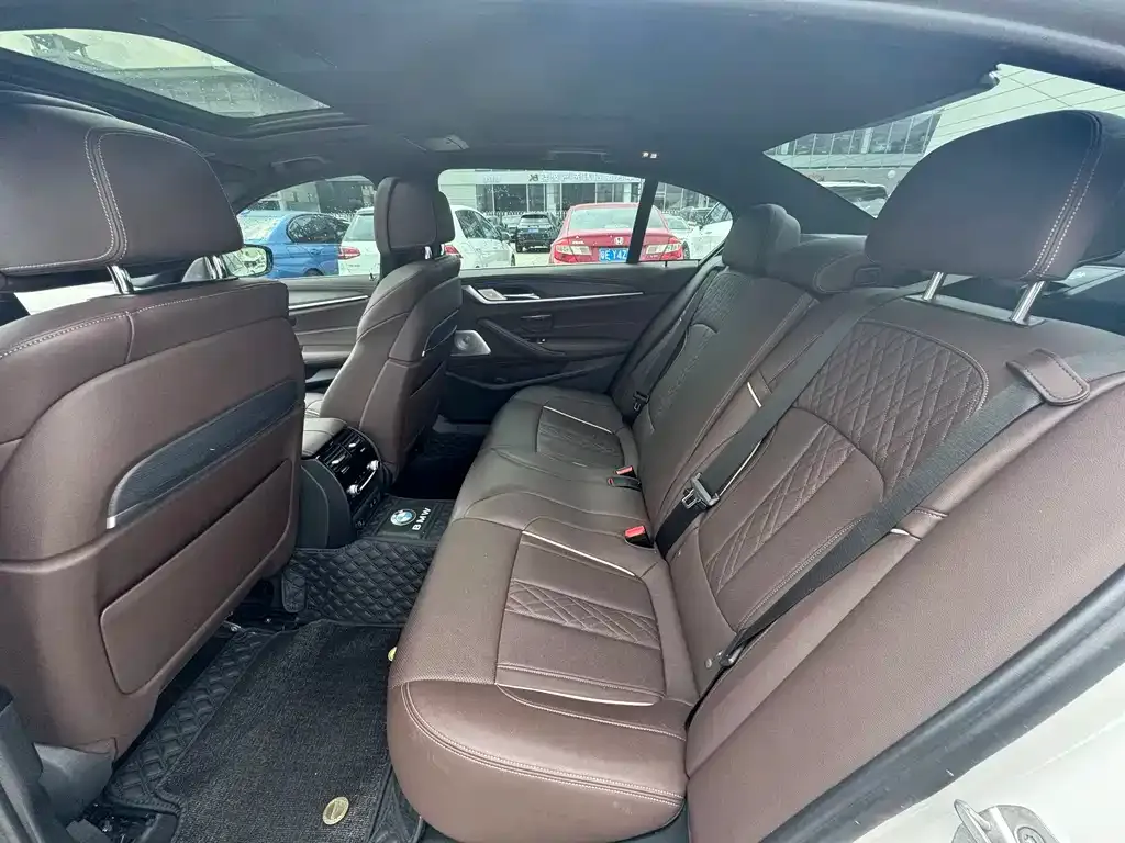 BMW 5 Series — фото 2