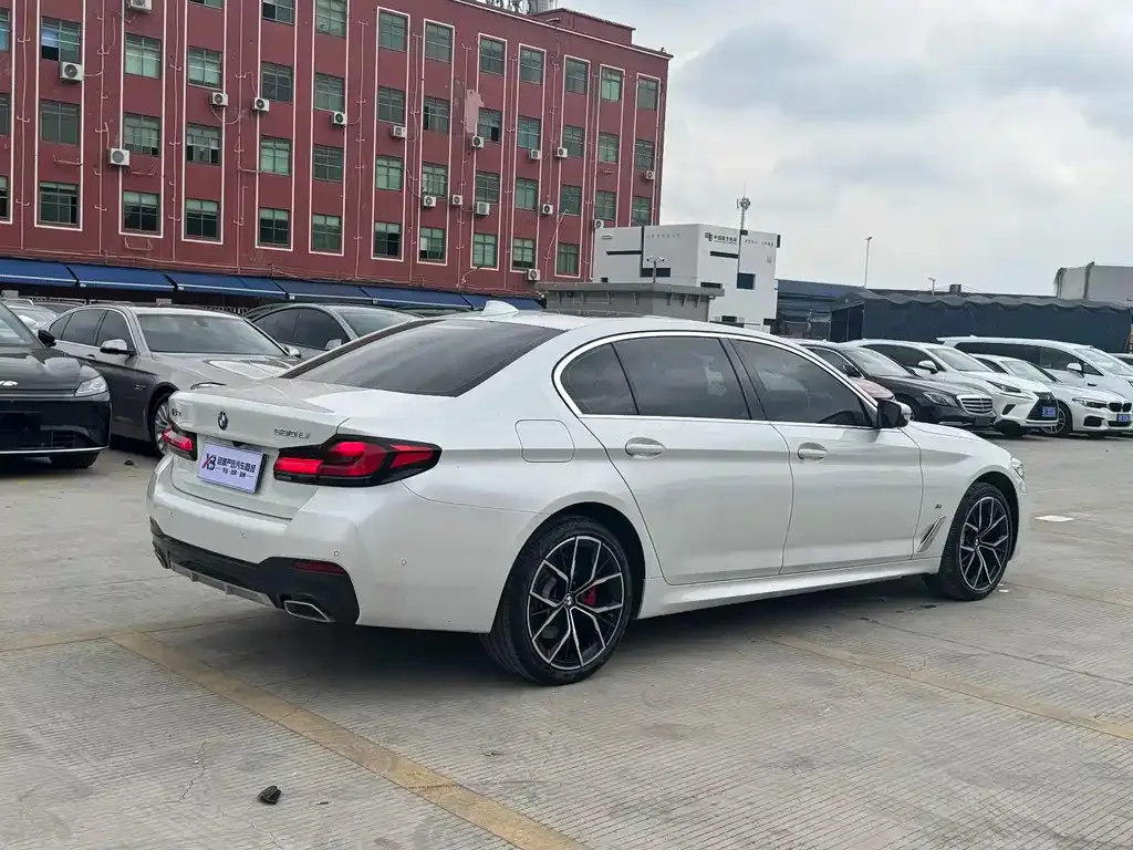 BMW 5 Series — фото 10