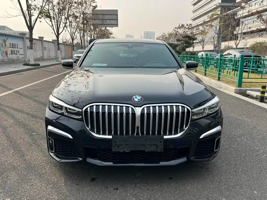 BMW 7 Series — фото 9