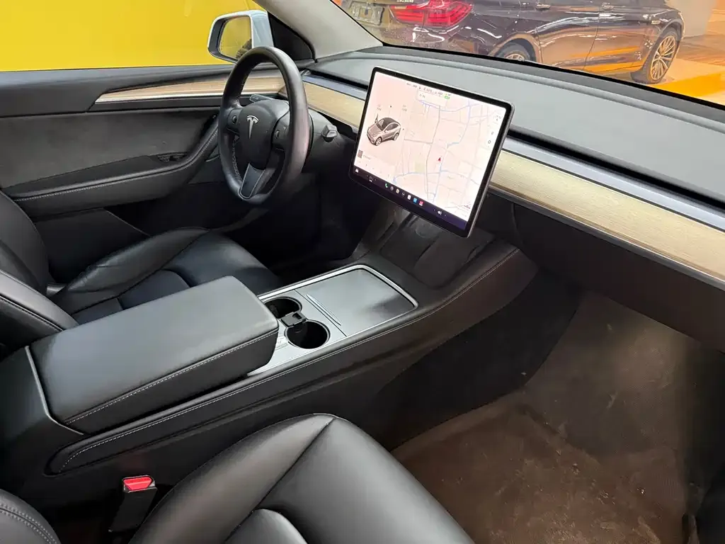 Tesla Model Y — фото 9