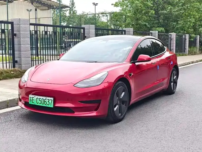 Tesla Model 3 — фото 1