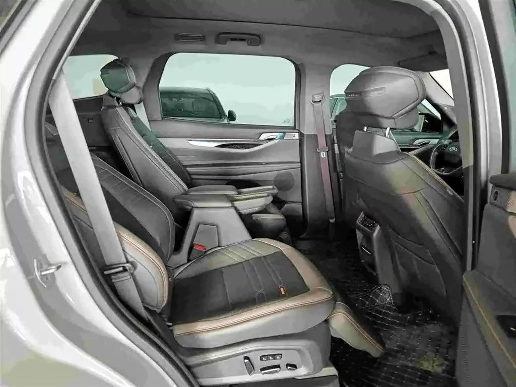 Ford Edge — фото 9