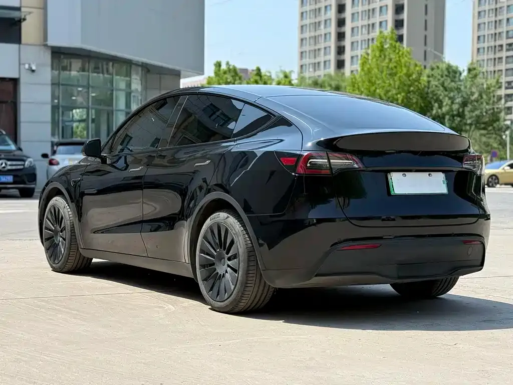Tesla Model Y — фото 7