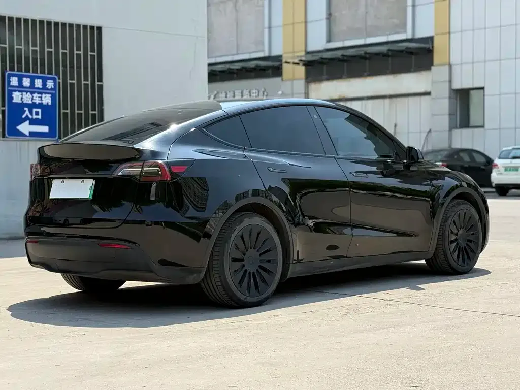 Tesla Model Y — фото 4