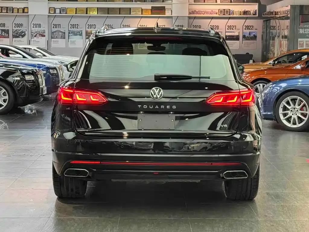 Volkswagen Touareg — фото 10