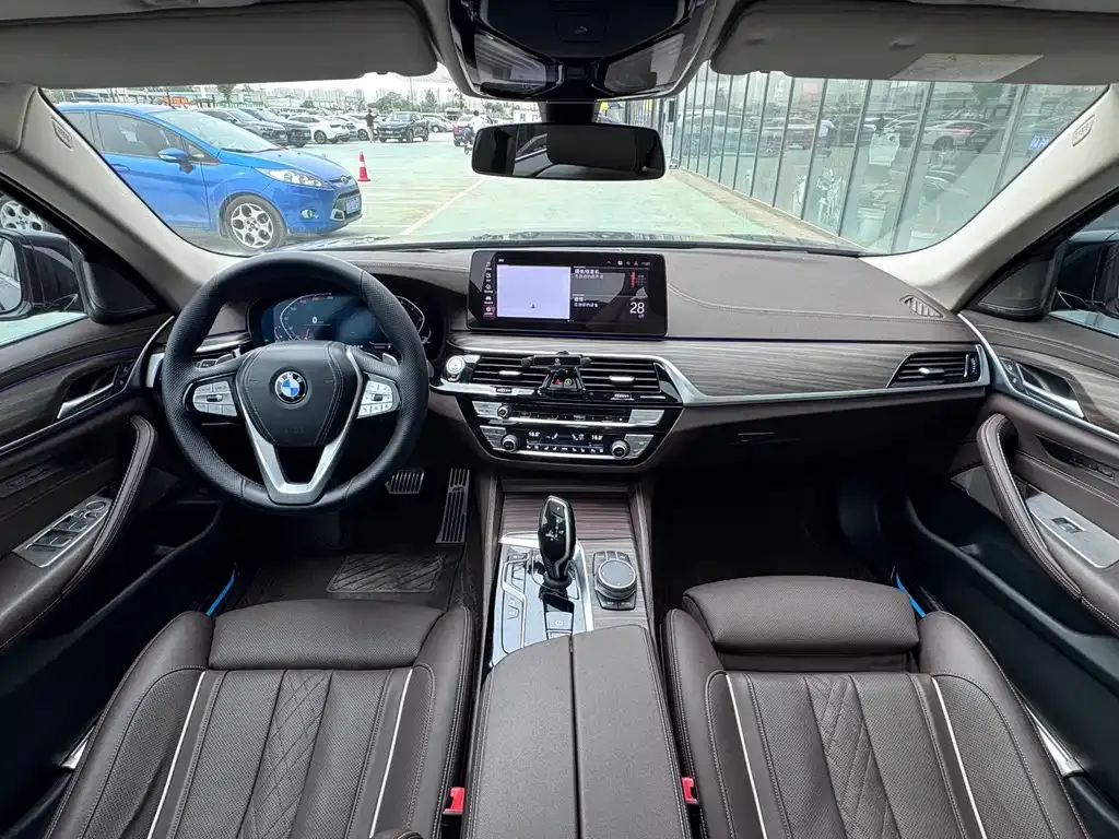 BMW 5 Series — фото 10