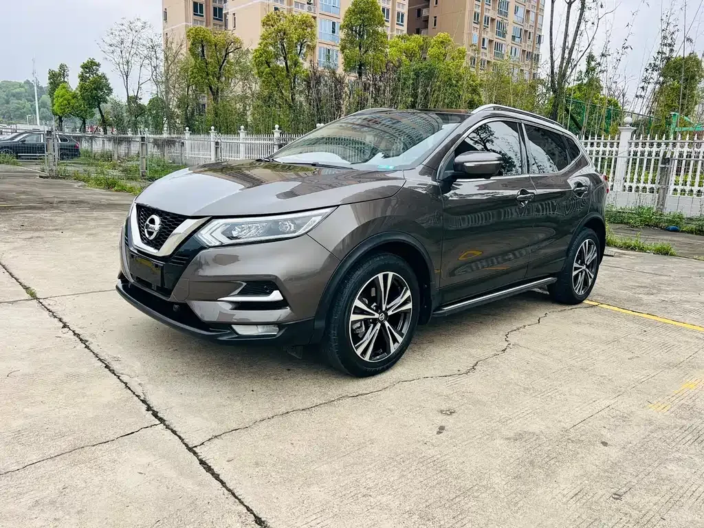 Nissan Qashqai — фото 1