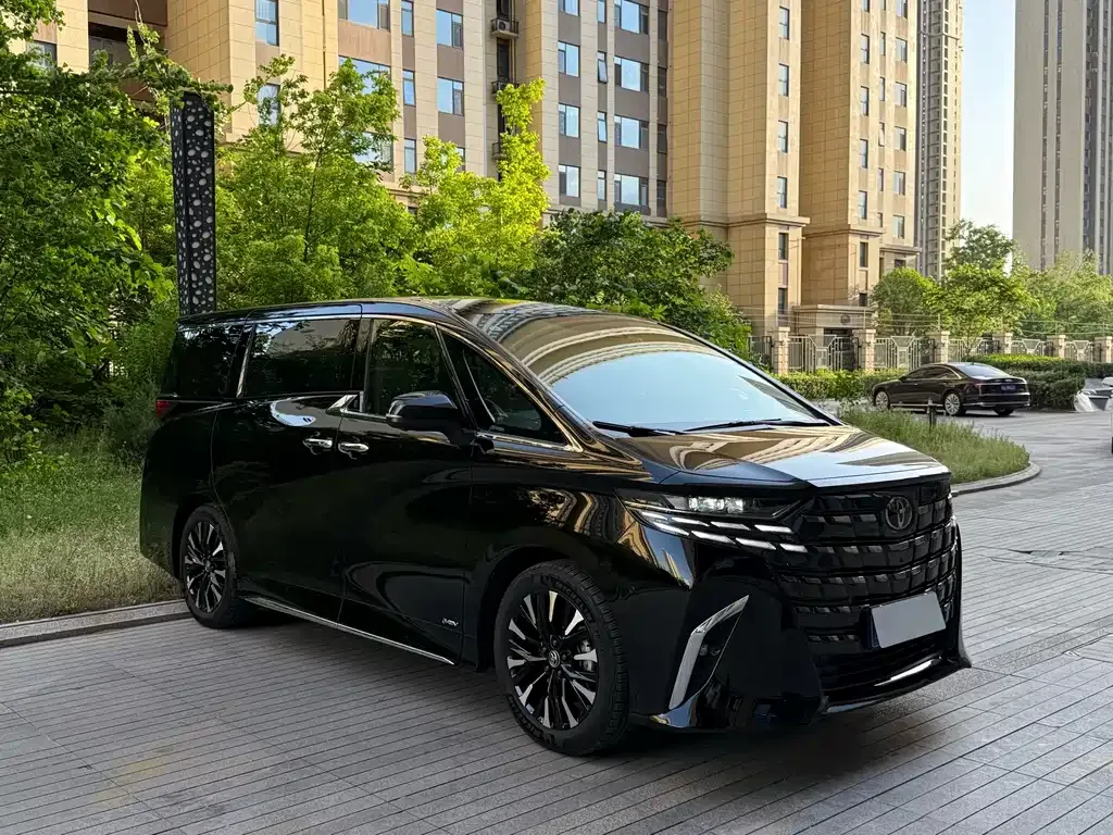 Toyota Alphard — фото 4